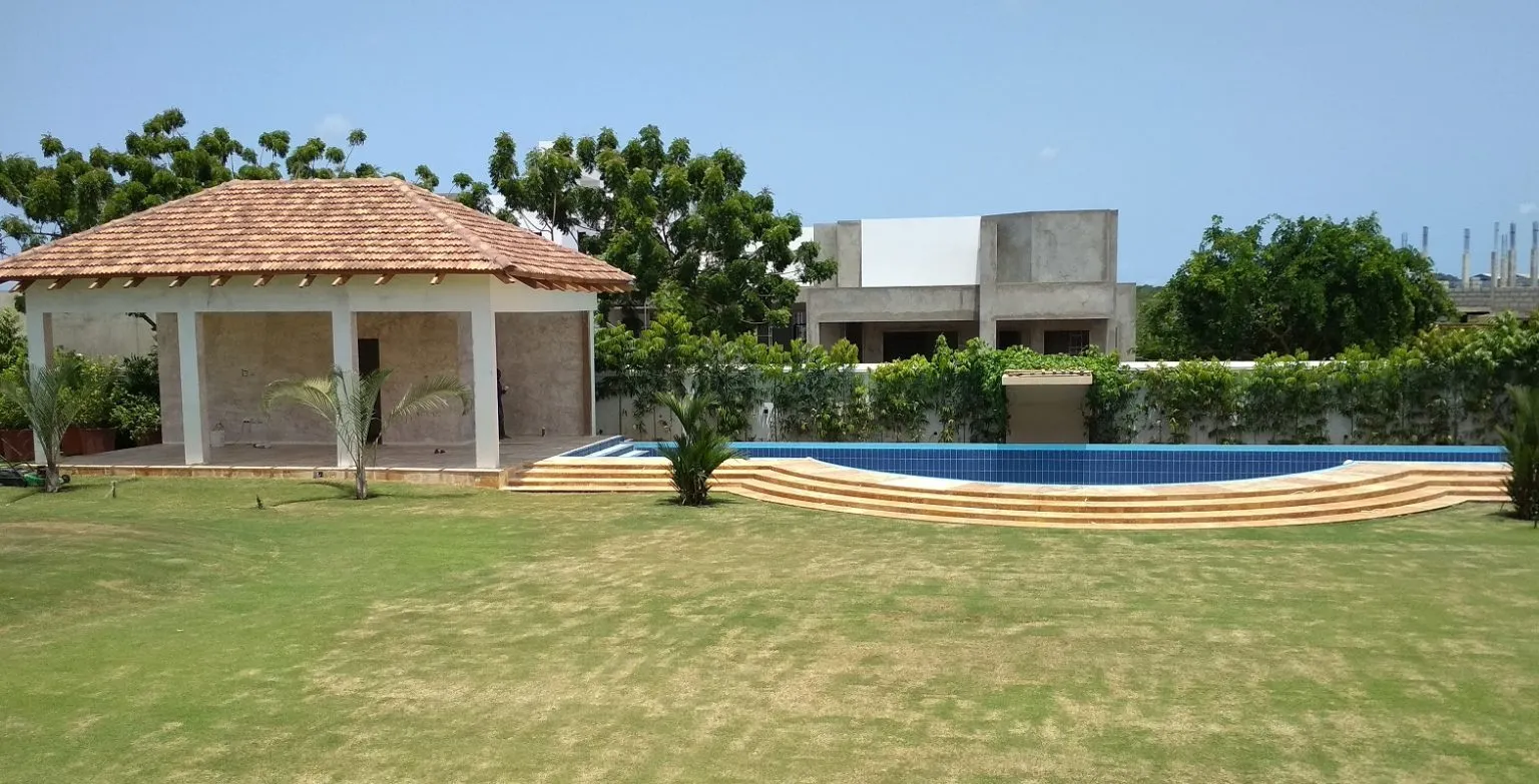 Yellow gold travertine tiles around a swimming pool